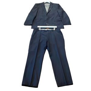 Mantoni virgin wool two button charcoal grey suit size 46R